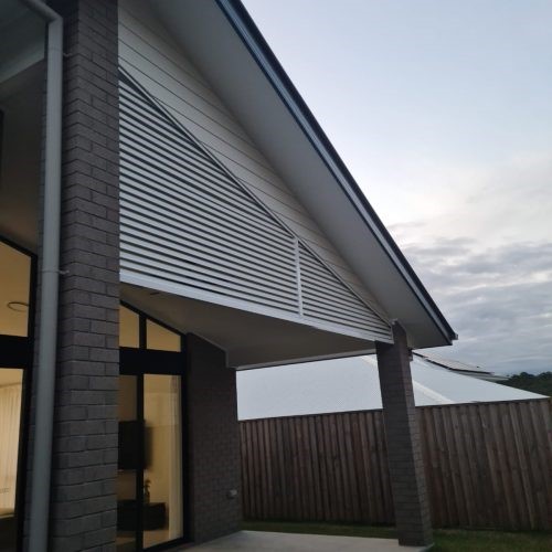outdoor-blinds-awnings-infill-panels-raked-privacy-screen3