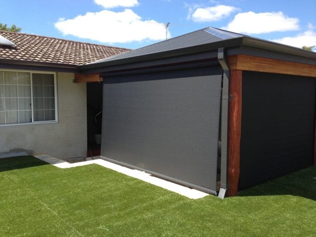 shut-it-solutions-brisbane-ipswich-toowoomba-sunshine-coast-gold-coast-tweed-heads-northern-rivers-crank-straight-drop-outdoor-blinds